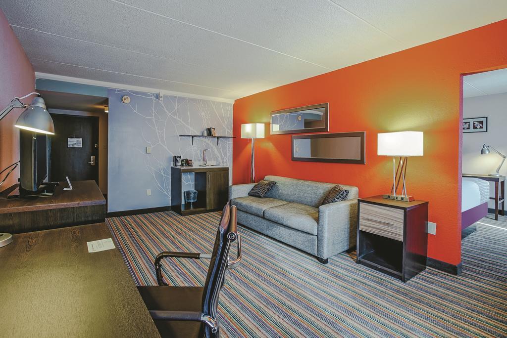 Holiday Inn & Suites Philadelphia-Runnemede/Exit 3-New Jersey Turnpike Exteriör bild